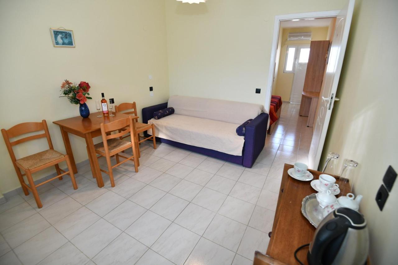 Iskas Apartments Ялисос Екстериор снимка