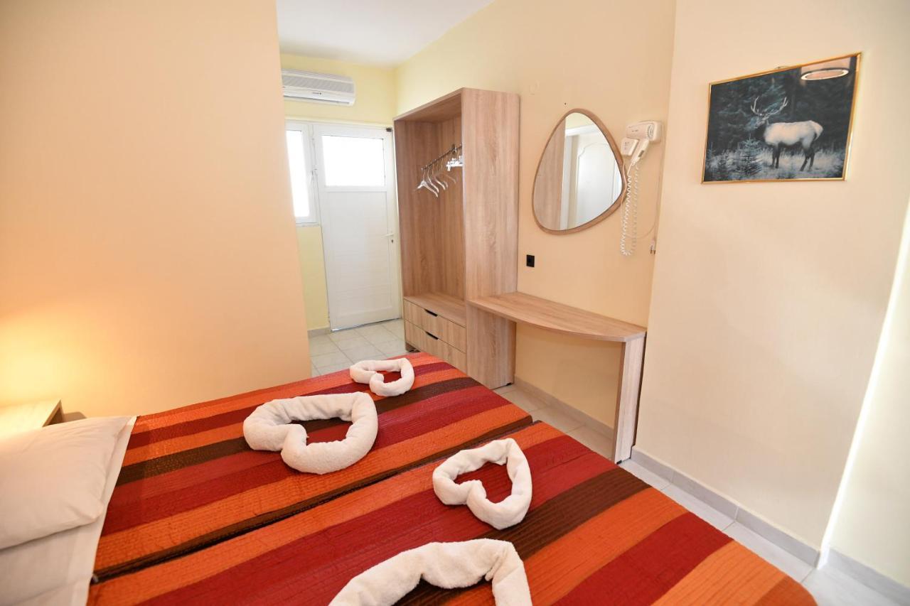 Iskas Apartments Ялисос Екстериор снимка