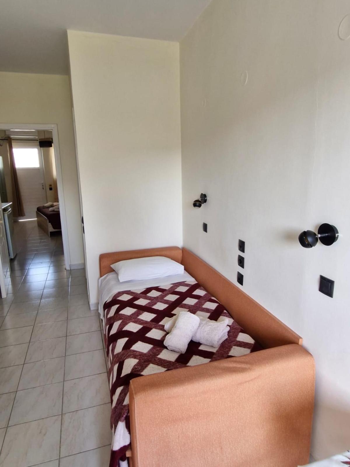 Iskas Apartments Ялисос Екстериор снимка